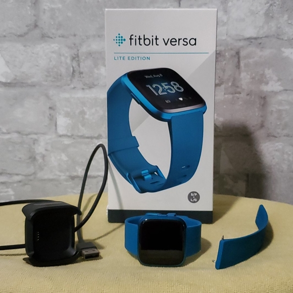 Fitbit Versa Lite Edition - Picture 1 of 8